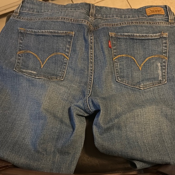 Levi's Slim Straight Blue Jeans with Vintage Texture - Picture 5 of 5